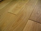 Detail masivní dubové podlahy